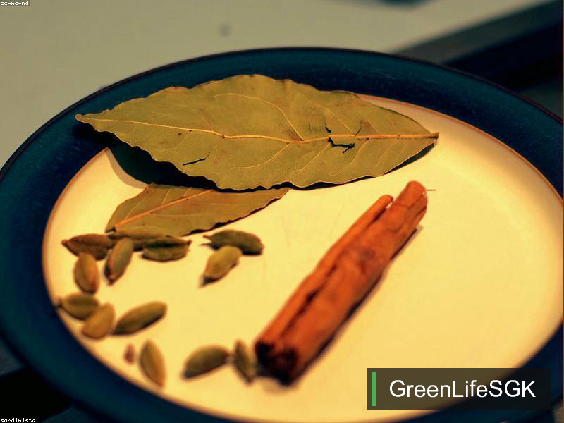 Black Cardamom (Badi Elaichi)